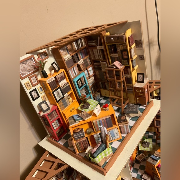 Hand built Miniature Model Book Store! - Picture 4 of 12